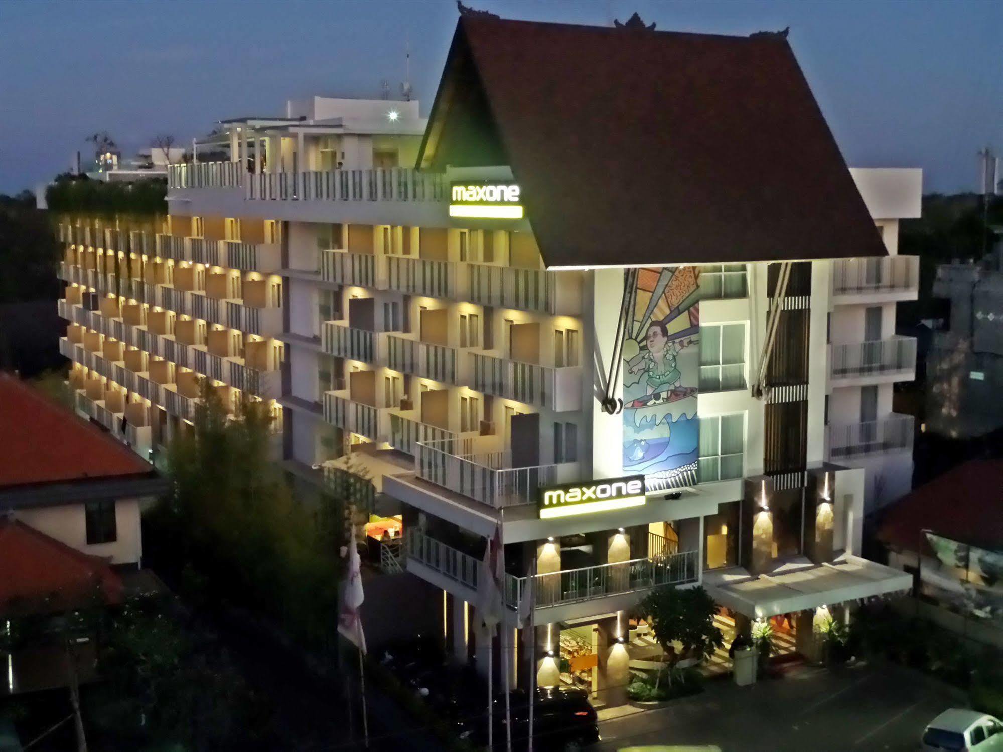 Maxonehotels At Bukit Jimbaran מראה חיצוני תמונה